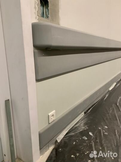 Монтажник настенных поручней-отбойников