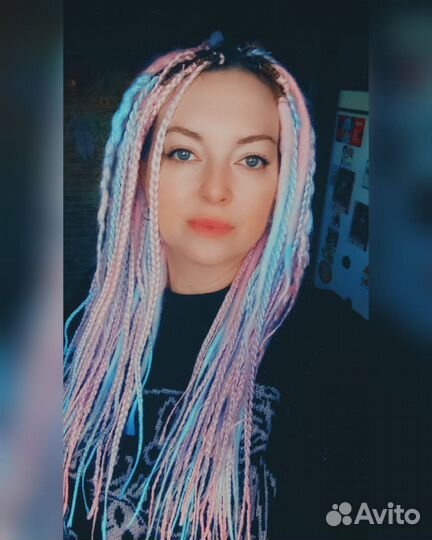 Де дреды, де косы,афролоконы,зизи, брейды