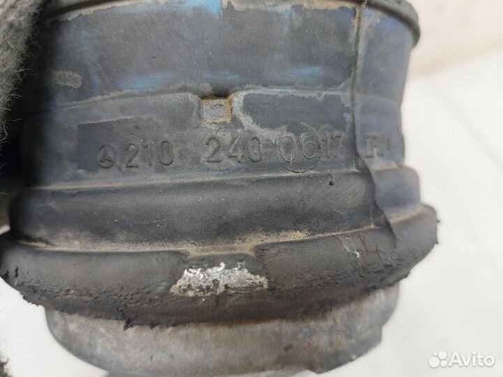 Подушка двигателя