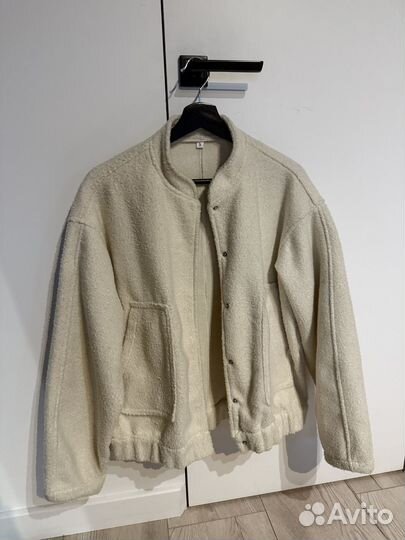 Бомбер куртка мягкая женская S молочный