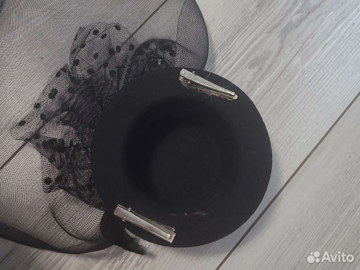 Шляпка на заколке