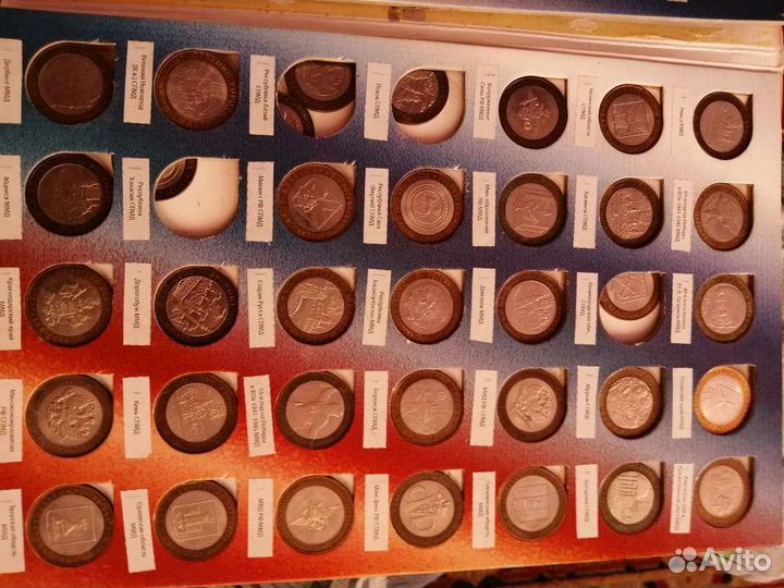 Коллекция монет и бумажных денег