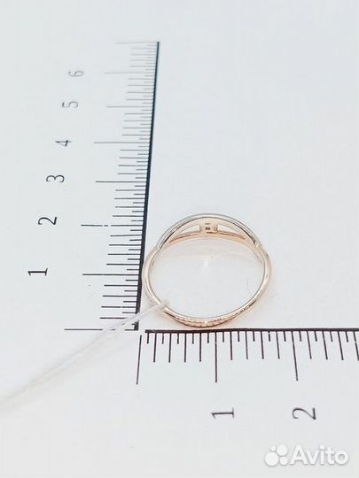 Кольцо с природным камнем Золото