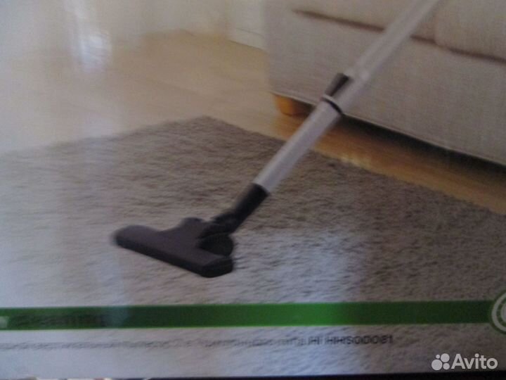 Проводной вертикальный пылесос.Новый