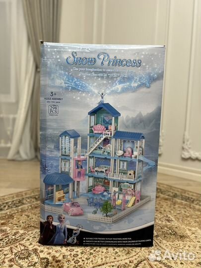 Кукольный домик с мебелью и куклами