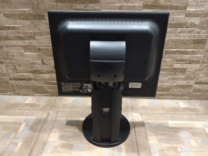 Матовый монитор NEC Multisync LCD1970NX 19