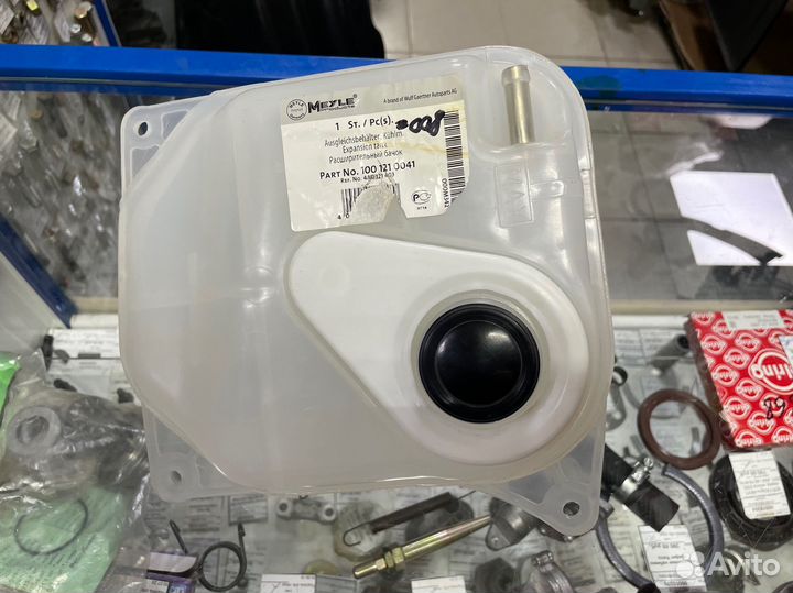 Бачок расширительный Audi 100/A6 90-97