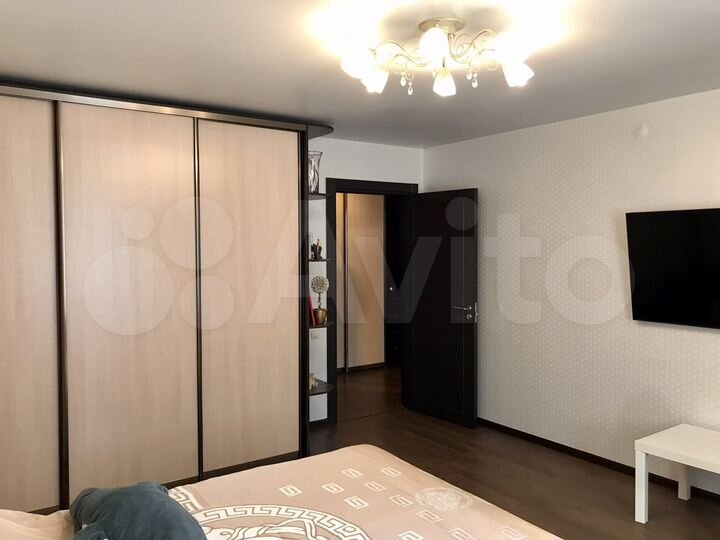 2-к. квартира, 71,5 м², 1/8 эт.