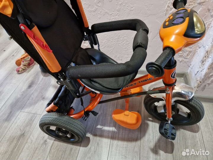 Велосипед для малышей с ручкой