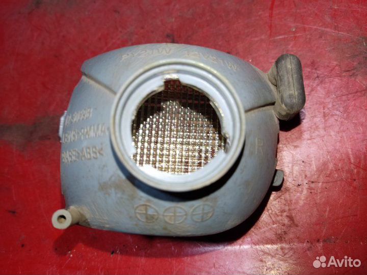 Поворотник передний правый Volkswagen Passat B4