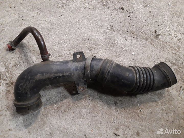 Патрубок воздушного фильтра Mazda 626