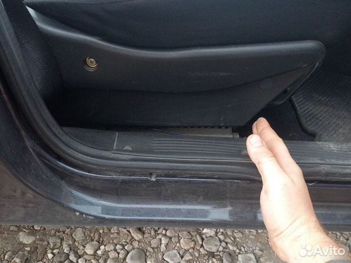 Центральная стойка кузова правая Chevrolet Niva