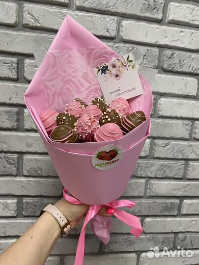 Букет из клубники в шоколаде,клубничный букет