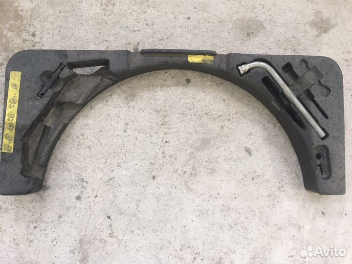 Ящик для инструмента Volkswagen Phaeton(2047)