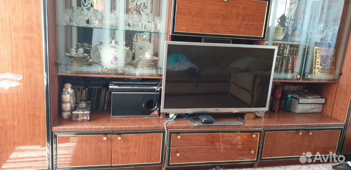 Стенка продаётся. фабрика Шатура. длина стенки 4 м