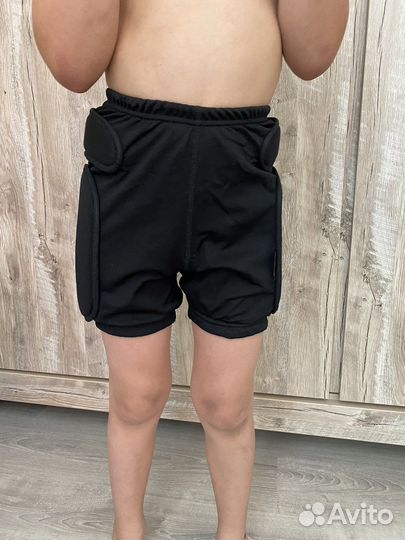 Защитные шорты для катания на роликах