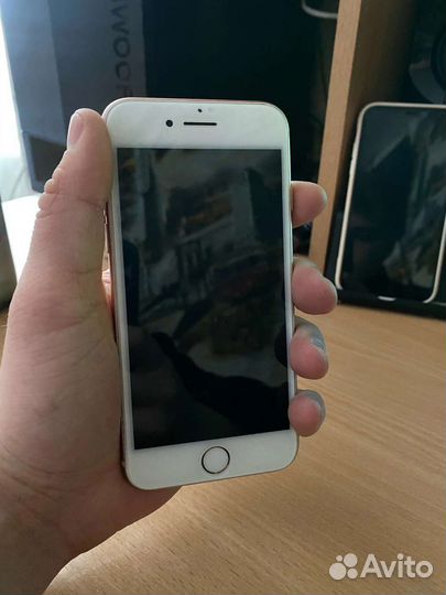Телефон iPhone 8 64 gb