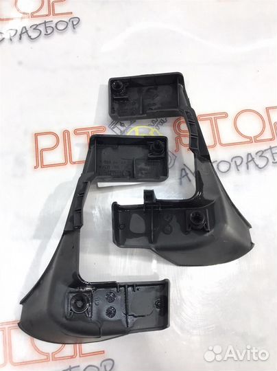 Накладка петли крышки багажника Porsche Cayenne 9