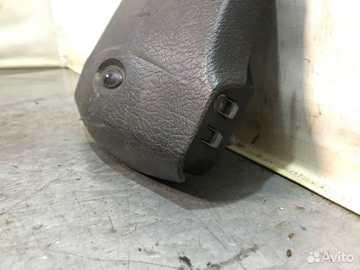 Подушка безопасности в рулевое колесо передняя