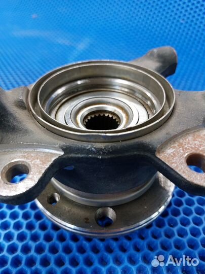 Поворотный кулак со ступицей Granta Kalina Новый