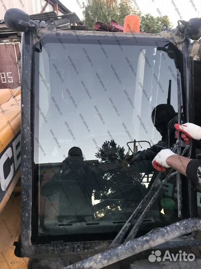 Стекло левое для JCB 8025