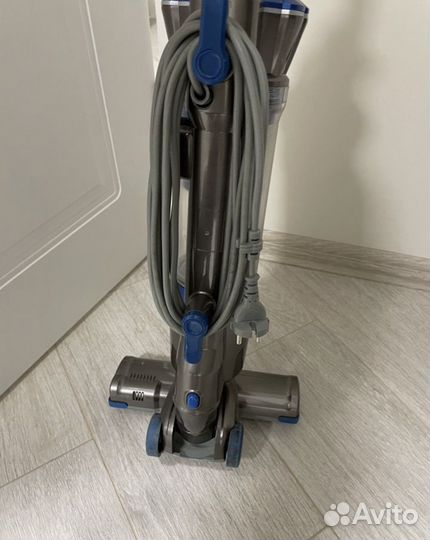 Пылесос вертикальный Vitek