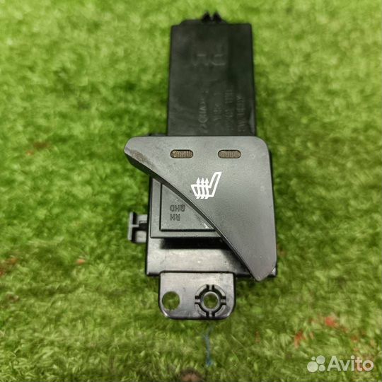 Кнопка обогрева сидений передняя правая Kia 3