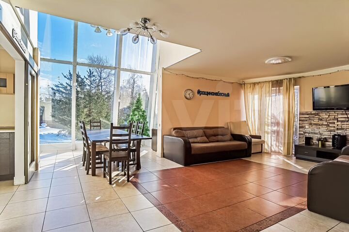 Коттедж 301 м² на участке 18 сот.