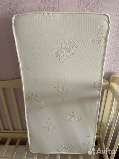 Кровать детская с маятником