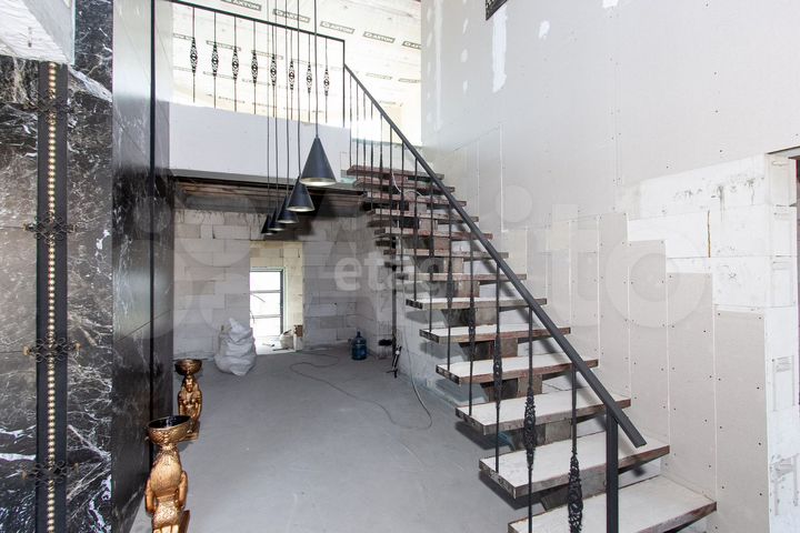 Коттедж 200 м² на участке 6 сот.