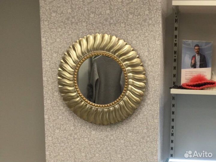 Зеркало настенное в раме солнце