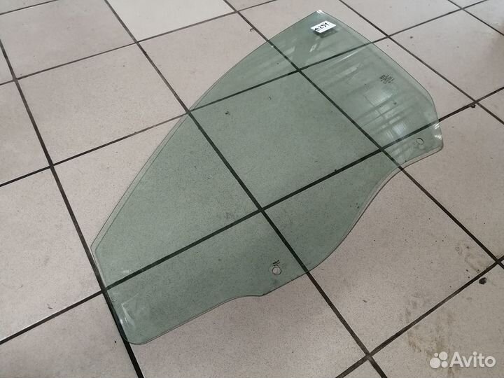 Стекло передней двери Джили Эмгранд