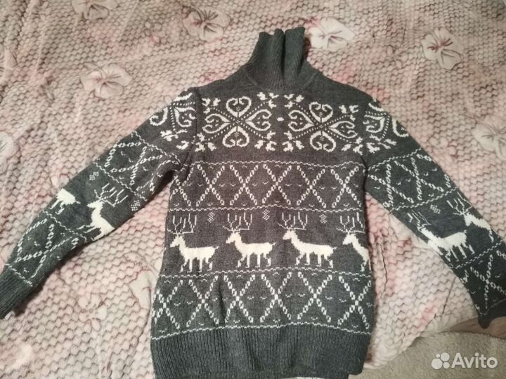 Свитер с оленями