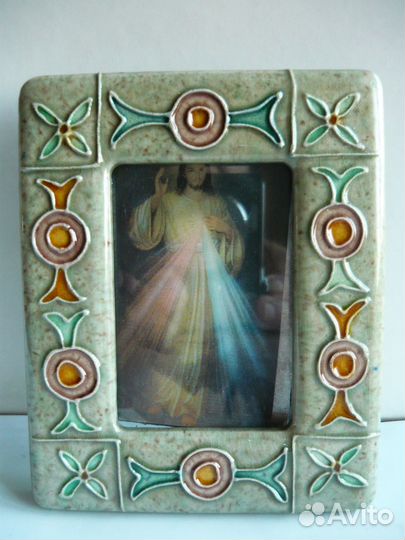 Рамка фото,на ножке.Керамика узорная,13 см. Италия