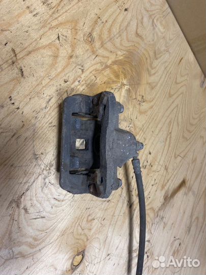 Суппорт тормозной задний правый Hyundai Tucson 1