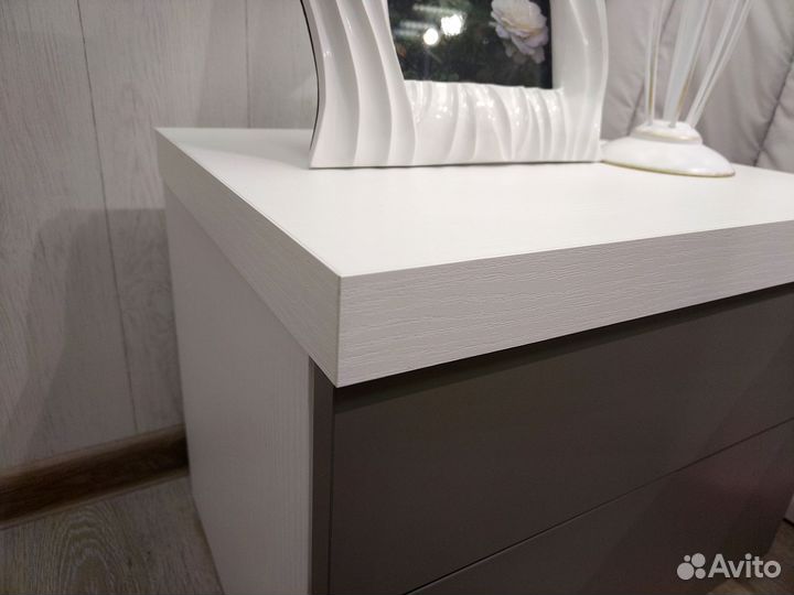 Тумба прикроватная