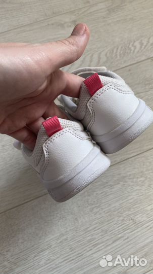 Кроссовки adidas белые 26