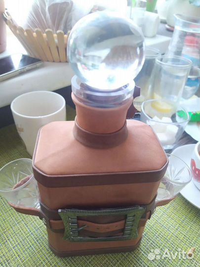 Графин, кожа