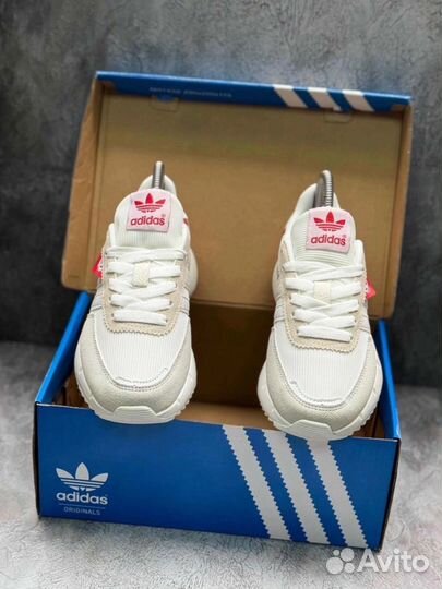 Кроссовки женские Adidas