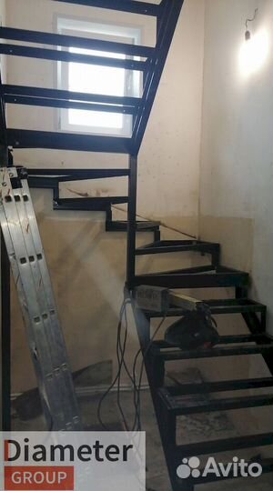 Лестница на металлокаркасе