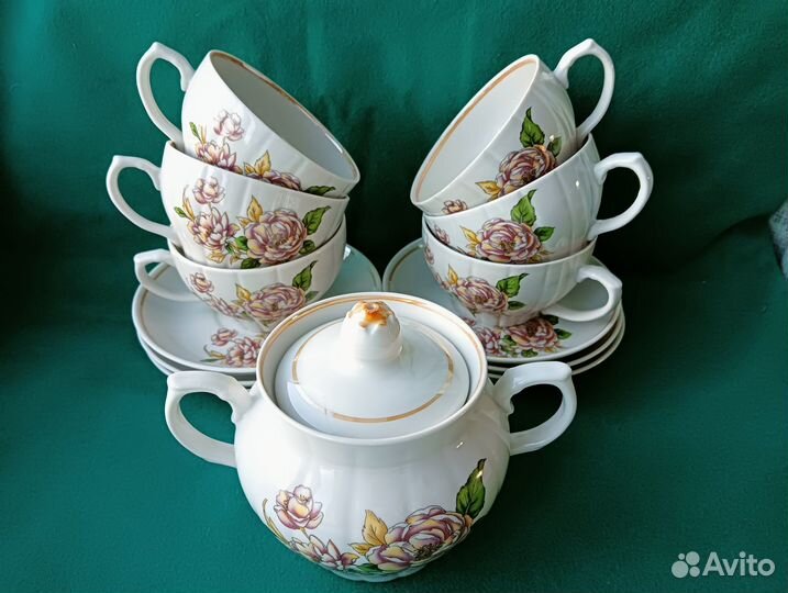 Посуда Разное: чашки,чайник,ножи,вилки,кувшин