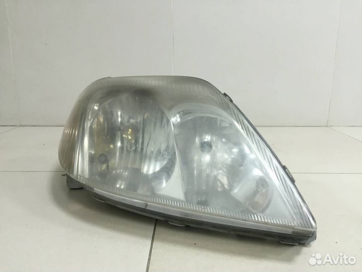 Фара правая Toyota Corolla E120 2001-2007
