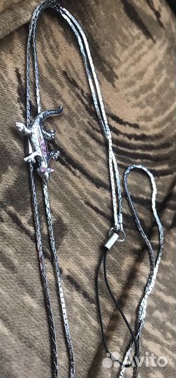 Шнурок на телефон ящерица