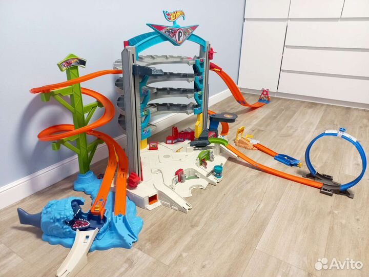 Трек парковка гараж хот вилс с акулой