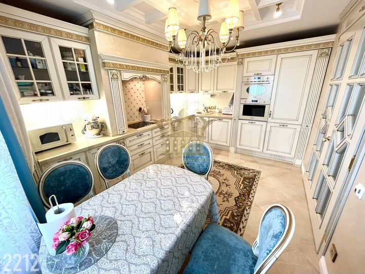 3-к. квартира, 130,9 м², 9/18 эт.