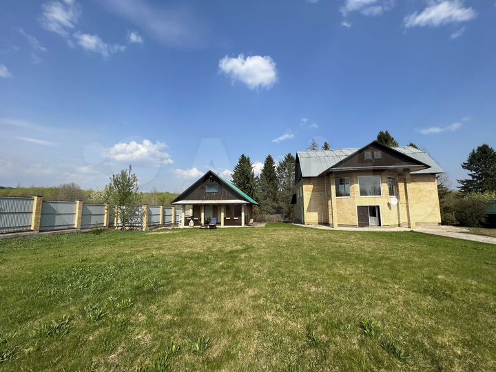 Дом 195,3 м² на участке 26,7 сот.