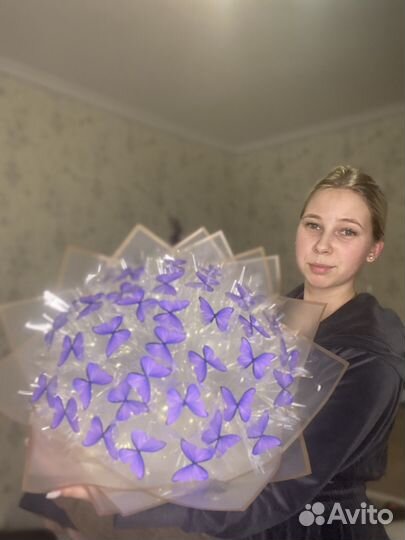 Подарок на 8 марта: Светящийся букет из бабочек