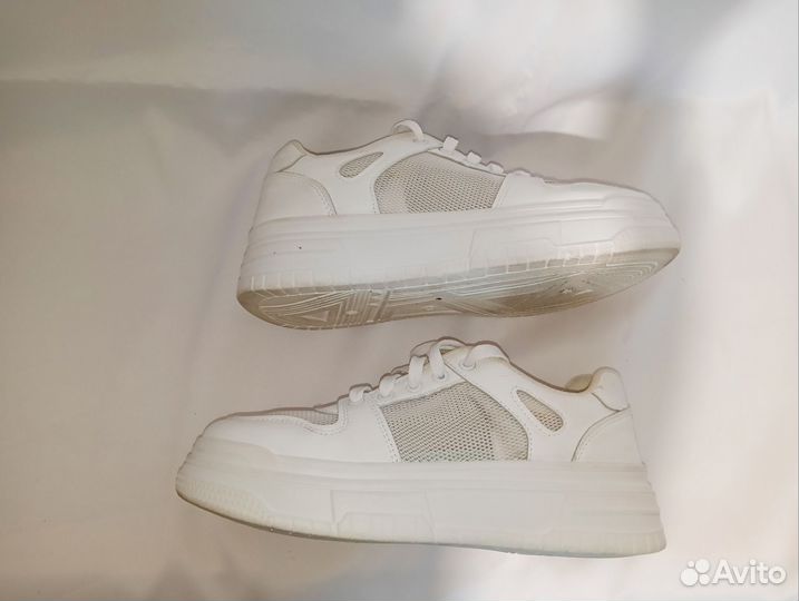 Кроссовки белые
