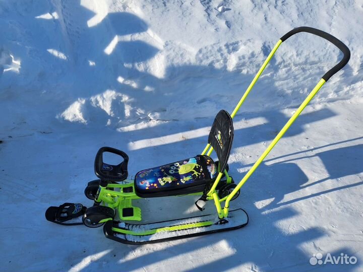 Детский снегокат с колесами с ручкой