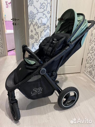 Прогулочная коляска с надувными колесами